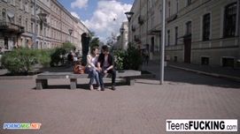 Кадр №2 с порно видео: Русскую студентку трахают в попку