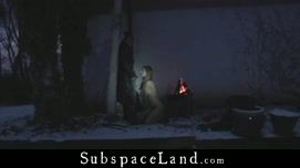 Кадр №6 с порно видео: БДСМ зимой с красоткой в лесу