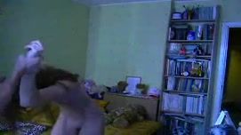 Кадр №9 с порно видео: Милая девушка в очках лижит яйца своему парню
